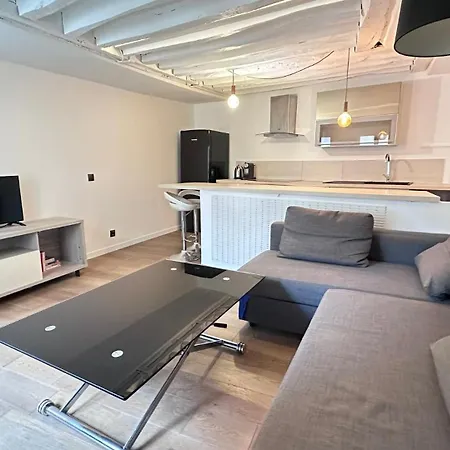 Bright 1-bedroom In The Heart Of The Marais Apartment Paris