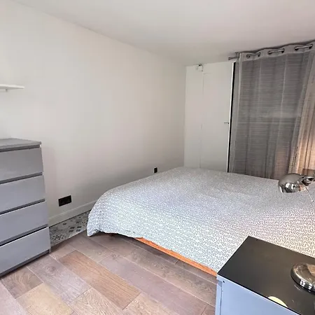 Bright 1-bedroom In The Heart Of The Marais Apartment