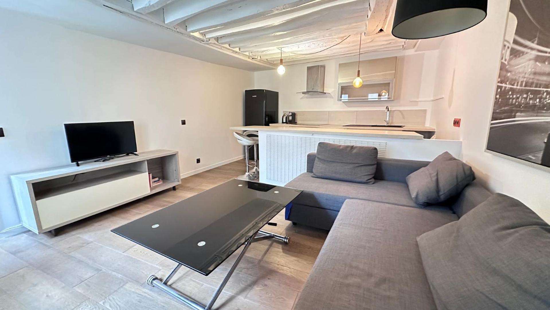 Bright 1-bedroom In The Heart Of The Marais Apartment Paris