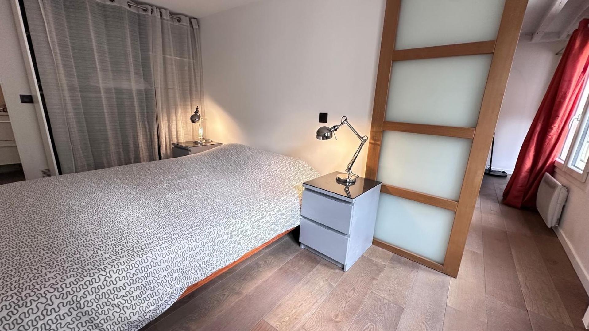 Bright 1-bedroom In The Heart Of The Marais Apartment